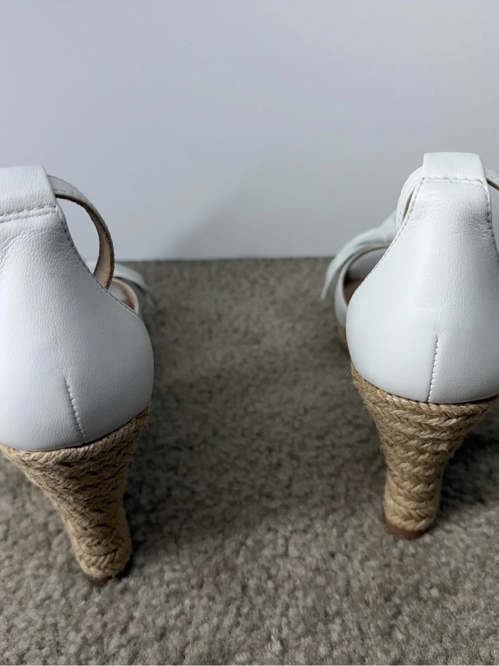 Tory Burch White Knotted Espadrille Wedge Sandals with Gold Logo - Picture 4 of 9